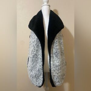 CC Exclusives Girlie Girl Original Sherpa Vest Reversible women’s small